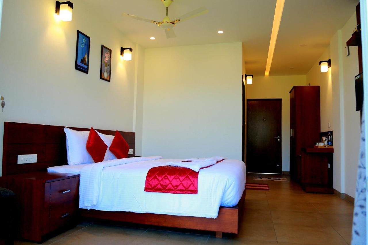 Palmtree Leaf, Munnar Hotel Bagian luar foto